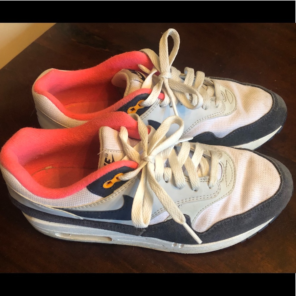 Women’s Nike Air size 8.5
